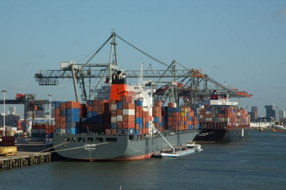 foto_schip_met_containers